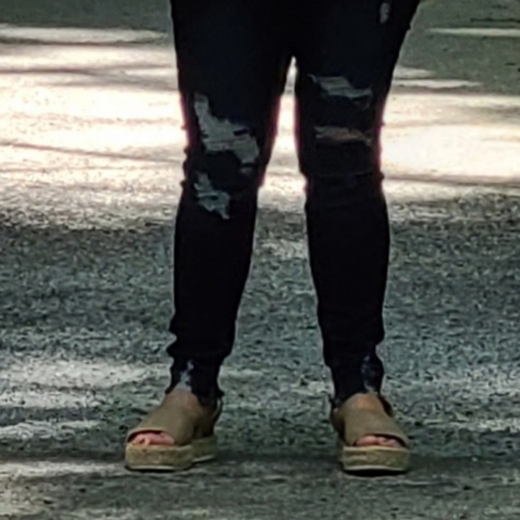 Umgee NWT High Rise Distressed Stretch Skinny Jean - Picture 8 of 9